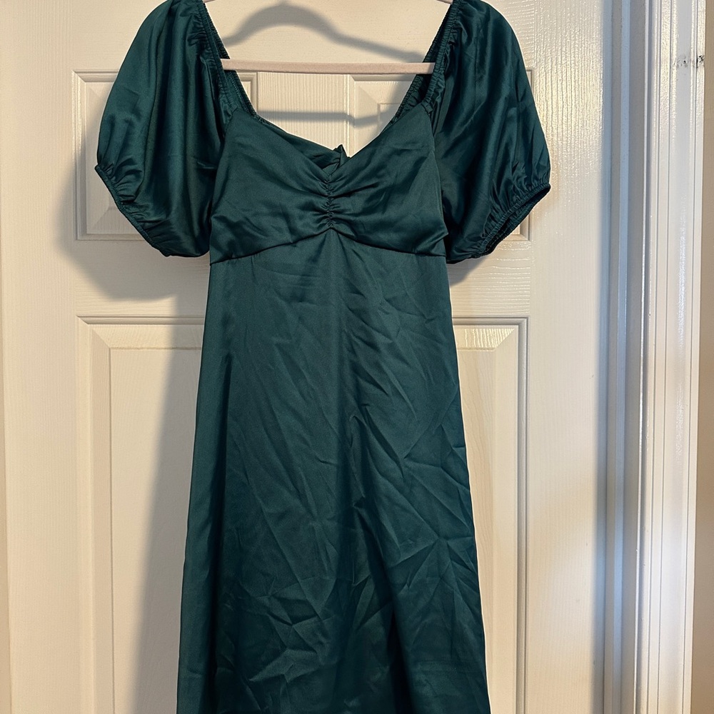 Elegant Emerald Green Puff Sleeve Dress